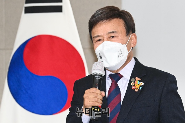 ▲ 김원웅 광복회장. 박정희 정부 시절 공화당, 전두환 정부 시절 민정당 당직자를 지낸 김 회장은 1992년 김대중이 이끄는 민주당에 입당해 14대 총선에서 당선됐다. ⓒ뉴데일리 DB