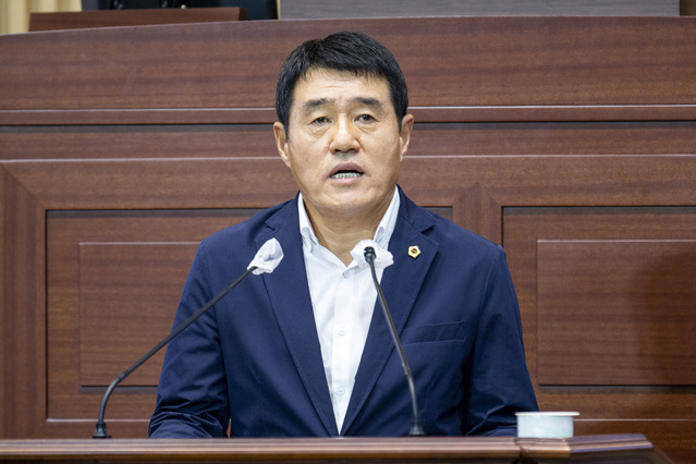 ▲ 경북도의회 박영환 의원(영천, 건설소방위원회)이 30일 제326회 경상북도의회 임시회 본회의에서 도정질문에 나서 경상북도의 대선 지역공약사업 발굴 및 대응전략 마련을 촉구했다.ⓒ경북도