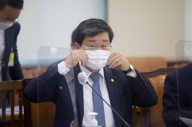 ▲ 1일 국회 행정안전위원회 국정감사에 출석한 전해철 행정안전부 장관. ⓒ국회제공