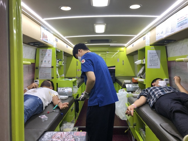 ▲ 경상북도는 10월 1일 도청 본관 전정에서 안정적 혈액 수급과 생명 나눔 실천을 위한 공직자 사랑의 헌혈행사를 진행했다고 밝혔다.ⓒ경북도