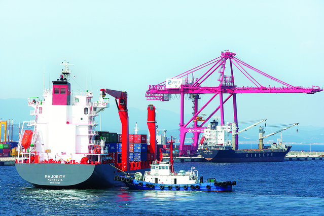 ▲ 경상북도(이철우 도지사)는 경북경제진흥원 등 수출지원유관기관과 협력해 지역 수출기업 총 1000여 개 사를 대상으로 추경 40억 원을 포함해 총 44억 2000만 원을 지원한다고 밝혔다.ⓒ경북도