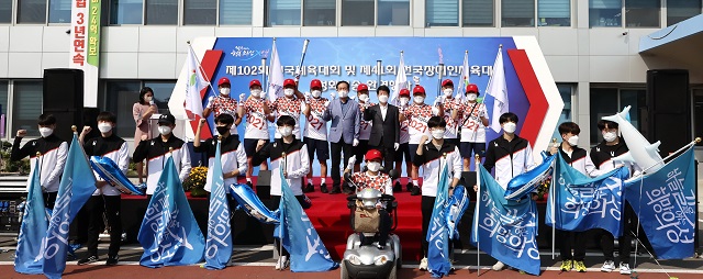 ▲ 의성군은 2021년 전국(장애인)체전 성화봉송 환영식을 열었다.ⓒ의성군