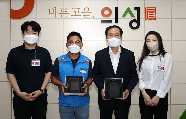 ▲ 의성군은 악성 민원인의 폭언·폭행으로부터 직원들을 보호하기 위해 웨어러블 캠을 도입하기로 했다.ⓒ의성군