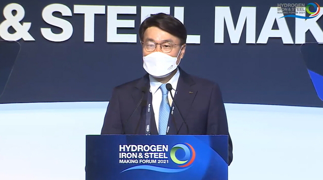 ▲ 최정우 포스코그룹 회장이 이날 포럼에서 개회사를 하는 모습. ⓒ중계화면 캡쳐