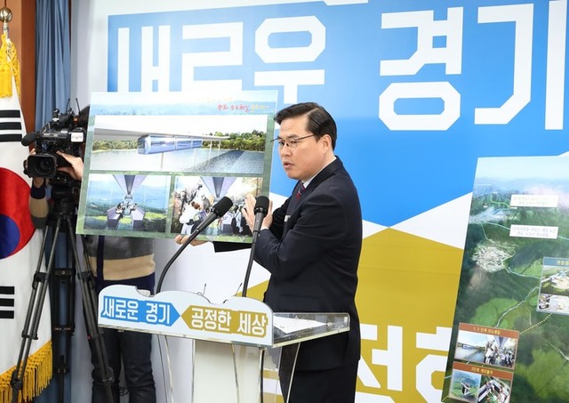 ▲ 지난 2019년 3월 6일 당시 유동규 경기관광공사 사장이 경기도청에서 '임진각~판문점 간 평화 모노레일 설치 추진 계획'에 대해 브리핑을 하고 있다. ⓒ뉴시스