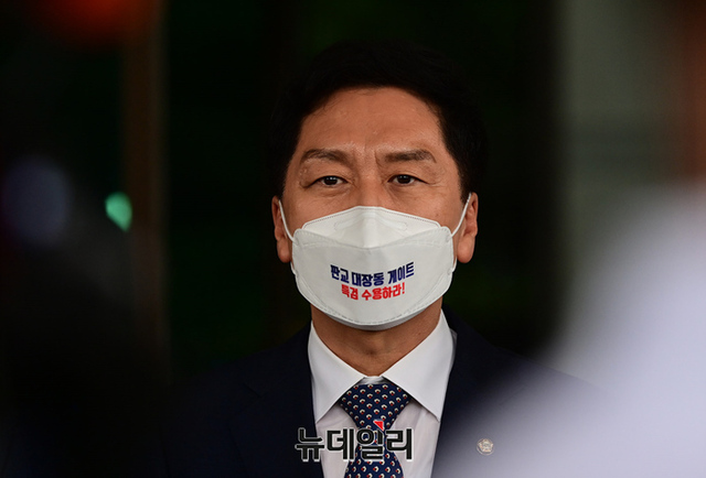 ▲ 김기현 국민의힘 원내대표가 7일 오후 서울 서초구 대검찰청으로 판교 대장동 게이트 수사를 촉구하는 항의 방문했다.ⓒ정상윤 기자