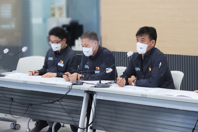 ▲ 윤경희 청송군수(오른쪽)는 지난 7일 고추가격 하락에 대한 대책 마련 촉구를 위해 농림축산식품부를 방문했다.ⓒ청송군