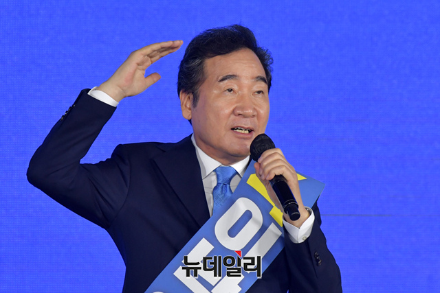▲ 이재명 더불어민주당 대선 예비후보가 10일 오후 서울 송파구 올림픽공원 SK올림픽핸드볼경기장에서 열린 제20대 대통령선거 후보자 선출을 위한 서울 합동연설회에서 정견발표를 하고 있다.ⓒ이종현 기자(사진=공동취재단)
