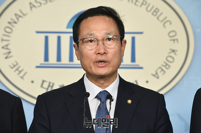 ▲ 이낙연 캠프의 공동선대위원장인 홍영표 더불어민주당 의원. ⓒ뉴데일리DB