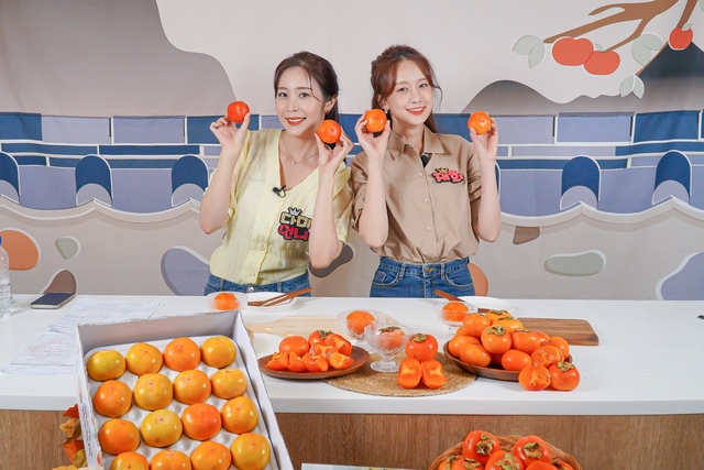 ▲ 청도군(군수 이승율)이 지난 8일 ‘청도반시 라이브커머스 특판행사’와 지난 9일 ‘2021 청도반시축제 개막식‘을 시작으로 온라인 축제의 화려한 시작을 알렸다.ⓒ청도군