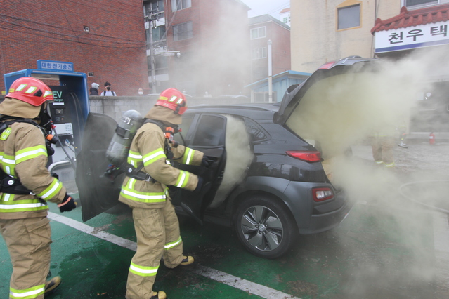 ▲ 올해 1월 리콜을 받은 코나EV에서 화재가 발생한 모습. ⓒ대구 달서소방서