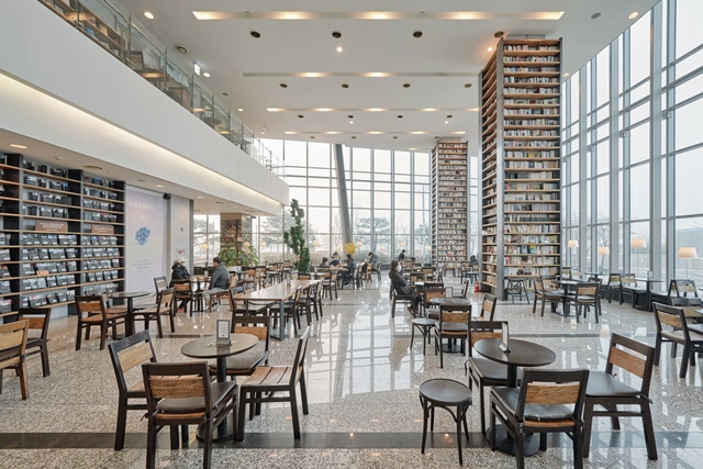 ▲ 까페꼼마 송도점 내부 전경.ⓒ신영증권