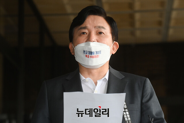 ▲ 지난 5일 원희룡 국민의힘 경선후보가 서울 서초구 서울중앙지방검찰청을 방문해 '대장동 게이트'의 엄정한 수사를 촉구하며 입장을 밝히고 있다. ⓒ강민석 기자