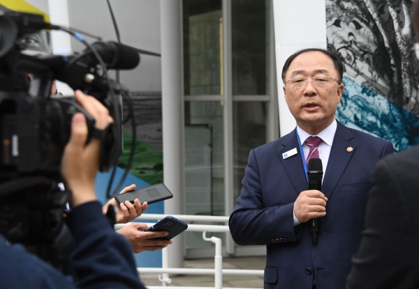 ▲ 美 워싱턴D.C에서 열린 G20재무장관회의에 참석중인 홍남기 경제부총리 겸 기재부장관 ⓒ기재부 제공