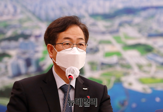 ▲ 14일 권형택 주택도시보증공사(HUG) 사장이 국회 국토교통위원회 국정감사에 출석해 의원 질의에 답하고 있다. ⓒ뉴데일리(사진=공동취재단)