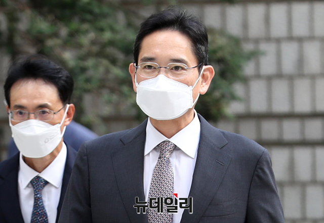 ▲ 이재용 삼성전자 부회장이 14일 오전 서울 서초구 서울중앙지방법원에서 열린 삼성물산 합병 및 삼성바이오로직스 회계부정 의혹 관련 공판에 출석하고 있다. ⓒ뉴데일리 DB