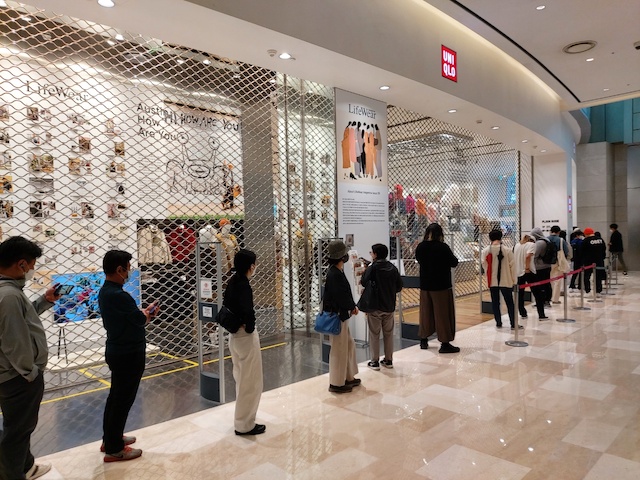 ▲ 15일 오전 10시께 유니클로 서울 잠실롯데월드몰점 앞. ⓒ뉴데일리 임소현 기자