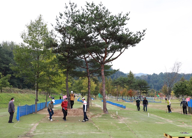 ▲ 영양군(영양군수 오도창)은 10월 15일 영양 삼지파크골프장에서 제2회 영양군체육회장기 파크골프대회를 개최했다.ⓒ영양군