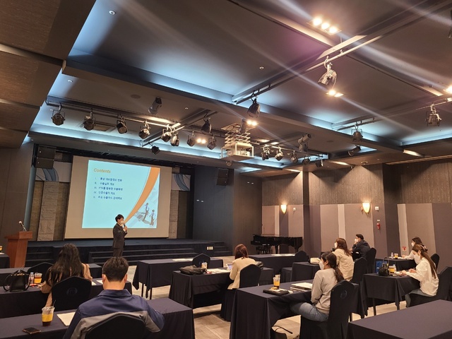 ▲ (재)경북테크노파크(원장 하인성) 혁신클러스터추진단이 지난 13일 대구 엑스코에서 경북 국가혁신융복합단지 내 미래자동차 기업 대상 수출입 실무 교육을 진행했다고 밝혔다.ⓒ경북테크노파크