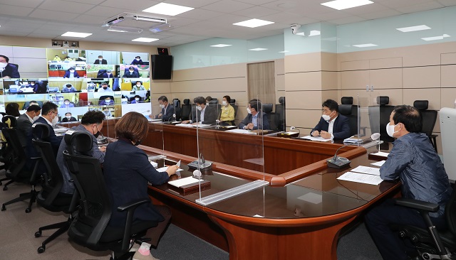 ▲ 의성군은 75세이상 어르신을 대상으로 추가접종(부스터샷) 추진계획 읍·면장 회의를 하고 있다.ⓒ의성군