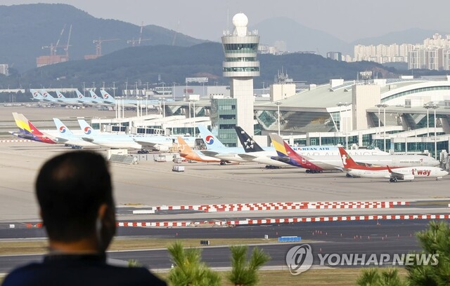 ▲ 신종 코로나바이러스 감염증(코로나19)와 함께 살아가는 ‘위드 코로나’ 시대가 오면 유통업계에 적잖은 변화가 나타날 전망이다. 극심한 침체에 빠졌던 면세 산업이 살아나고, 오프라인 대면 산업도 활기를 띨 것으로 예상된다. ⓒ연합뉴스