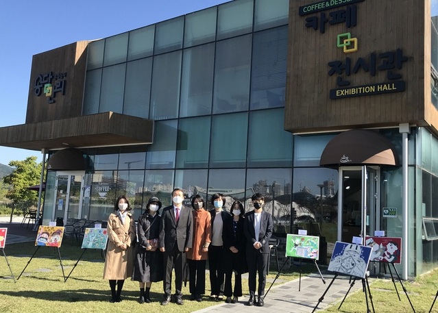 ▲ 세종시가 18일부터 22일까지 세종시 호수공원 송담만리 전시관에서 '세종-중국 샨시성(陝西省) 아동청소년  코로나19 안전 그림 교류전'을 연다.ⓒ세종시