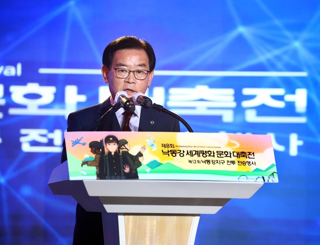 ▲ 백선기 군수가 15일 열린 본 축전 개막식에서 환영사를 하고 있다.ⓒ칠곡군