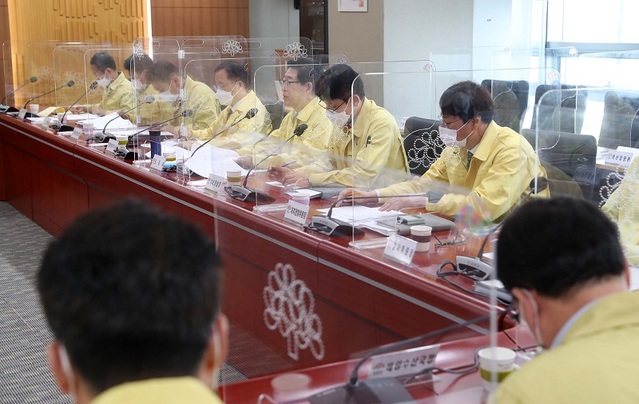 ▲ 양승조 충남도지사가 19일 도청에서 실국원장회의를 주재하고 있다.ⓒ충남도