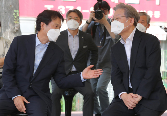 ▲ 대장동 개발 특혜 의혹의 핵심 인물로 평가받는 남욱 변호사의 처남이 민주당 경선 과정에서 이재명 캠프 총괄특보단장을 맡았던 안민석 민주당 의원실에 비서로 근무하는 것으로 나타났다. ⓒ뉴시스