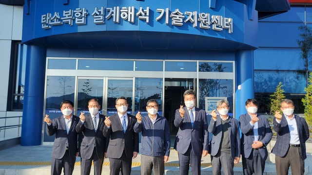 ▲ 하대성 경북도 경제부지사(왼쪽 네번째)는 코로나19 장기화로 어려움을 겪고 있는 경제현장을 찾아 소통행보를 이어가고 있다.ⓒ경북도