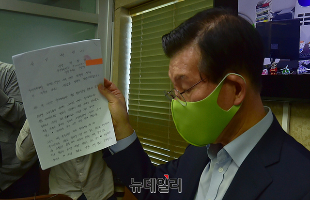 장영하 변호사가 20일 오후 경기 성남시 법무법인 디지털 회의실에서 박철민 관련 기자회견을 하고 있다 ⓒ정상윤 기자