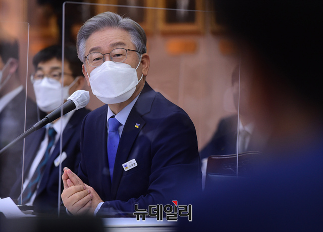 ▲ 국민의힘이 21일 국회 법제사법위원회의 법무부 등에 대한 종합감사에서 이재명 더불어민주당 대선 후보를 둘러싼 '대장동 개발 특혜 의혹' 관련 성남시청 시장실·비서실이 압수수색 대상에서 제외되는 등 검찰 수사 과정상 문제를 집중 추궁, 막판 공세에 나섰다. 이재명 후보 자료 사진. ⓒ뉴데일리 DB