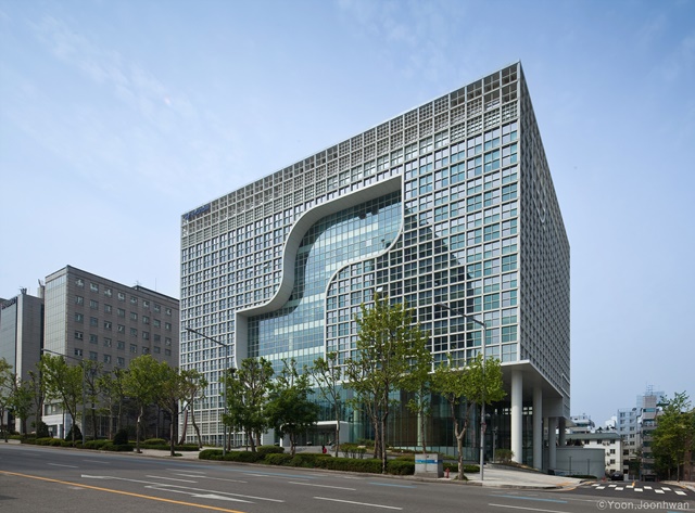 ▲ 오토웨이타워 전경.ⓒ이지스자산운용