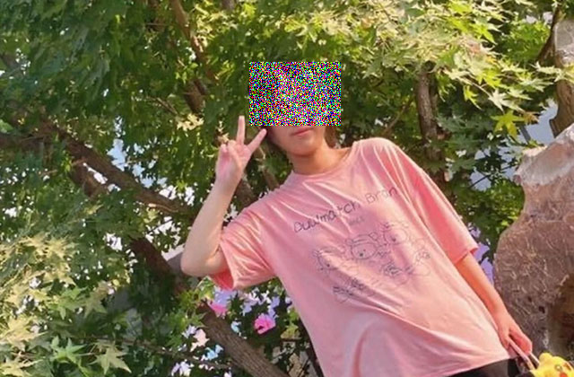 40대 싱글맘 장옌훙의 딸 리루이. 지난 8월 10일 중국산 코로나 백신 1차 접종을 한 뒤 숨졌다. 나이는 12살이었다. ⓒ중국 SNS 웨이보 캡쳐.