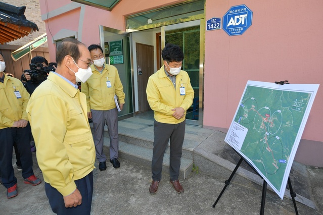 ▲ 청도군(군수 이승율)은 지난 18일 운문면 봉하리 마을회관에서 이승율 청도군수 및 지역 주민들이 참석한 가운데 지방상수도 사업 현황 및 추진 사항에 대한 설명회 및 간소한 통수식을 가졌다.ⓒ청도군