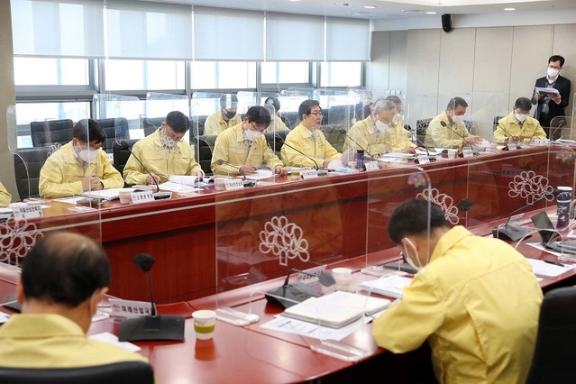 ▲ 양승조 충남도지사가 25일 도청에서 실국원장회의를 주재하고 있다.ⓒ충남도
