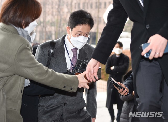 ▲ 손준성 전 대검찰청 수사정보정책관이 지난해 12월 10일 오전 경기 과천 법무부 청사로 들어가고 있다. ⓒ뉴시스