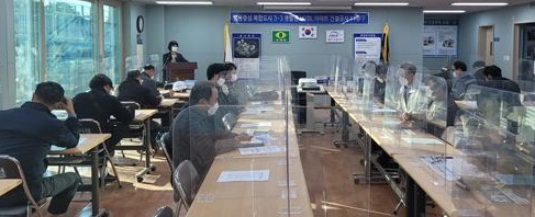 ▲ 행정중심복합도시건설청은 코로나19 확산에 따라 행복도시 내 건설현장의 외근인 근로자 고용 관계자를  대상으로 교육을 하고 있다.ⓒ행복청