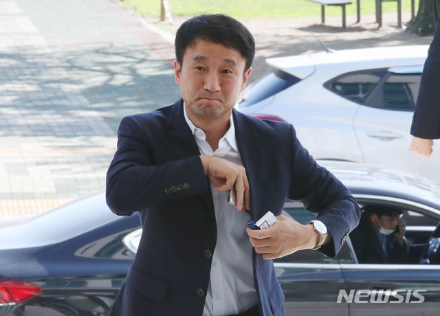 ▲ 청와대가 2018년 지방선거에서 송철호 울산시장을 시장 후보로 밀기 위해 민주당 내부 경쟁자인 임동호 전 최고위원의 오사카 총영사직 요구를 검토했다는 주장이 법정에서 나왔다. ⓒ뉴시스