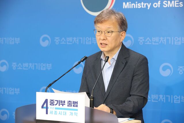 ▲ 권칠승 장관은 “손실보상을 통해 소상공인의 경영난 완화에 도움이 되도록 하겠다”고 밝혔다. ⓒ뉴데일리 DB