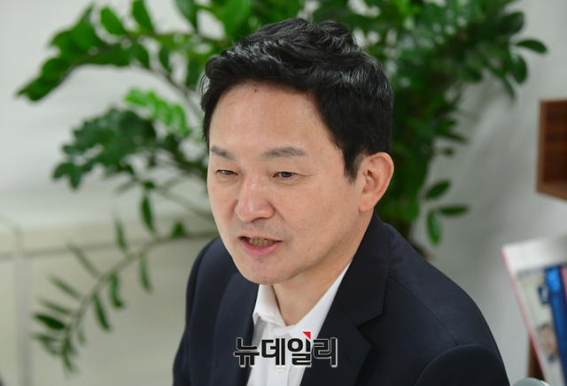 ▲ 원희룡 국민의힘 대선 경선후보가 26일 서울 여의도 캠프 사무실에서 뉴데일리와 인터뷰하고 있다.ⓒ이종현 기자