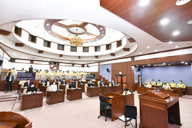 ▲ 김천시의회(의장 이우청)는 10월 27일부터 11월 9일까지 14일간의 일정으로 제224회 임시회를 개회했다.ⓒ김천시의회