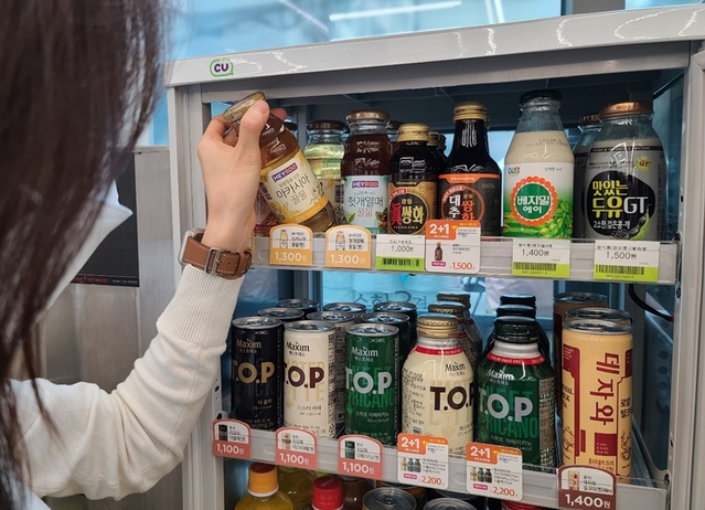 ▲ 편의점에서도 예년보다 빠르게 동절기 상품을 찾는 소비자들이 늘어났다.ⓒBGF리테일