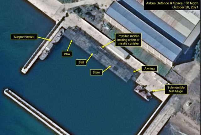 ▲ 지난 20일 상업용 위성이 촬영한 북한 신포항 남쪽 부두. 38노스는 이 사진을 두고 