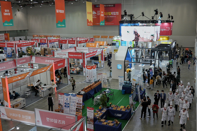 ▲ JUMP UP! 다시 뛰는 대구 음식산업’, ‘웰컴 투 커피 원더랜드’라는 주제로 열린 두 박람회는 동시에 개최돼 190개 업체가 377부스 규모로 참가해 다채로운 구성과 볼거리로 시민들에게 입소문이 퍼지며 약 3만여 명의 참관객이 박람회장을 찾으면서 대구의 맛에 흠뻑 빠져들었다.ⓒ대구시