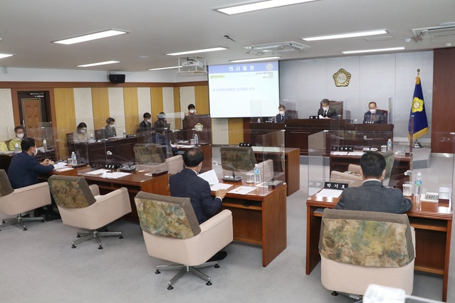 ▲ 청도군의회(의장 김수태)는 지난 10월 27일부터 29일까지 3일간의 일정으로 제277회 임시회를 개회하고 행정사무감사특별위원회를 구성했다.ⓒ청도군의회
