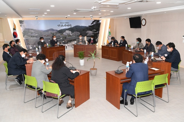 ▲ 영주시는 지역 발전방안과 주요 현안 협의를 위해 선출직 공직자 간담회를 10월 31일 오전 영주시청 제1회의실에서 개최했다고 밝혔다.ⓒ영주시