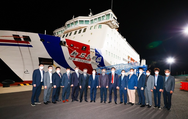 ▲ 성주군은 10월 29일 포항과 울릉도를 오가는 울릉크루즈 선상에서 성주군↔울릉크루즈㈜ 상호협력 협약을 체결했다.ⓒ성주군