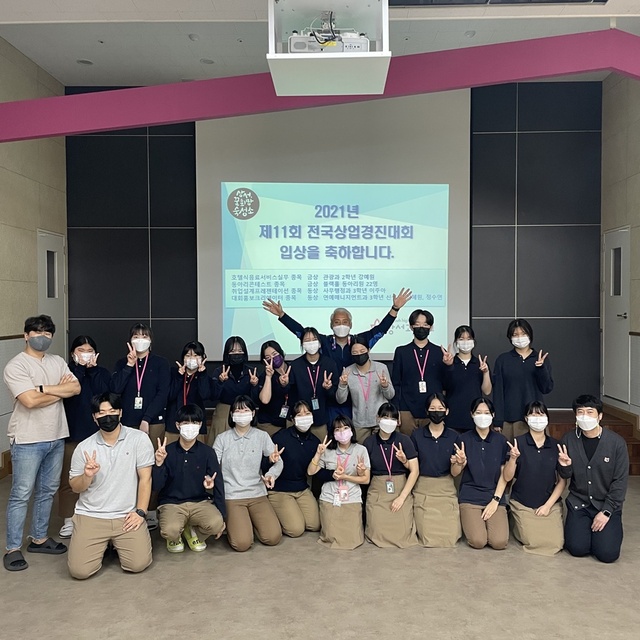 ▲ 상서고 입상자와 교직원들이 단체 사진을 찍고 있다.ⓒ대구시교육청