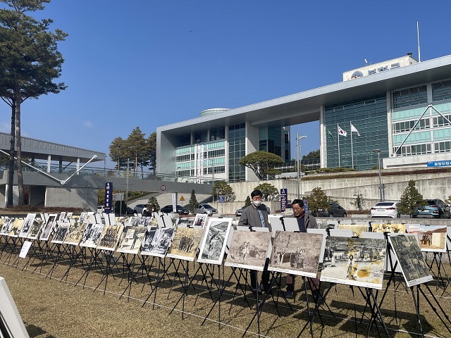 ▲ 봉화군은 2021 옛 사진 전시회 ‘좋은 날’을 전시하고 있다.ⓒ봉화군